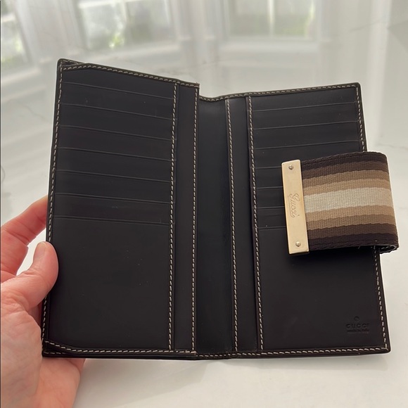 Gucci Cream and Brown Wallet with Iconic Design - Picture 2 of 5